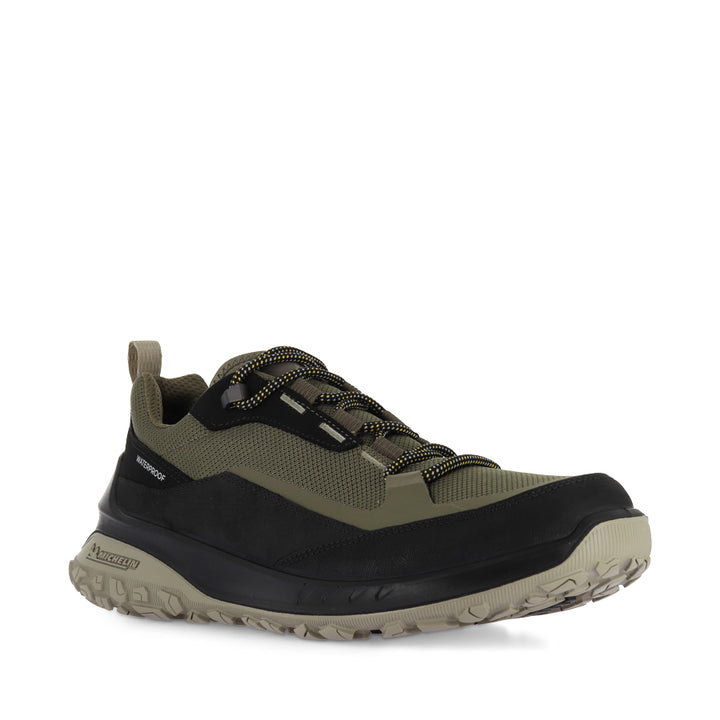 ULT-TRN LOW WP M 824254 - BLACK/TARMAC