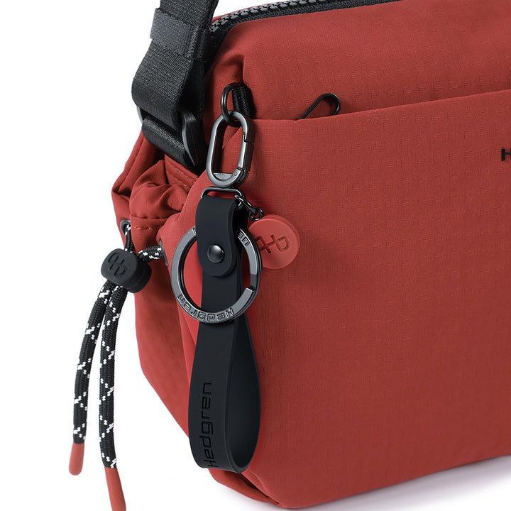 KOSHO CROSSBODY MEDIUM - DAHLIA RED