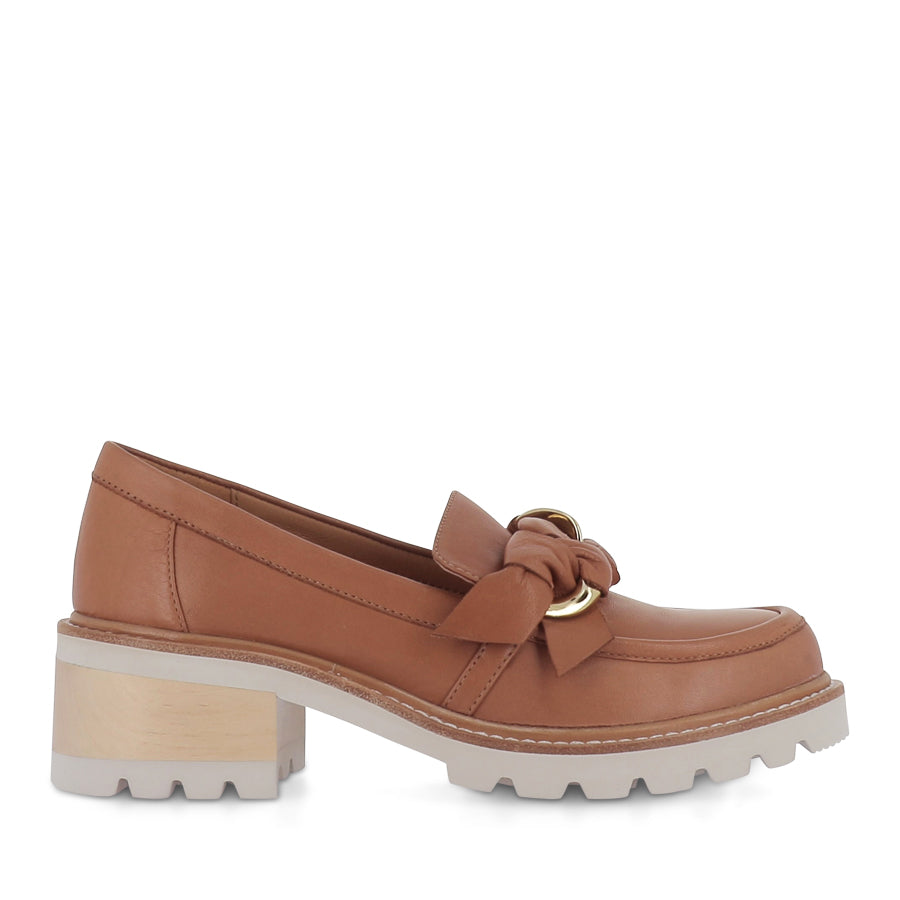 DOBBIE - BRANDY LEATHER NATURAL HEEL