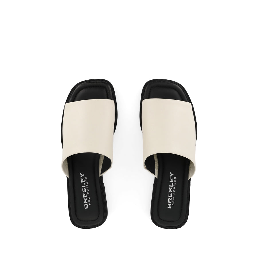 SOOTY - SWAN/BLACK LEATHER
