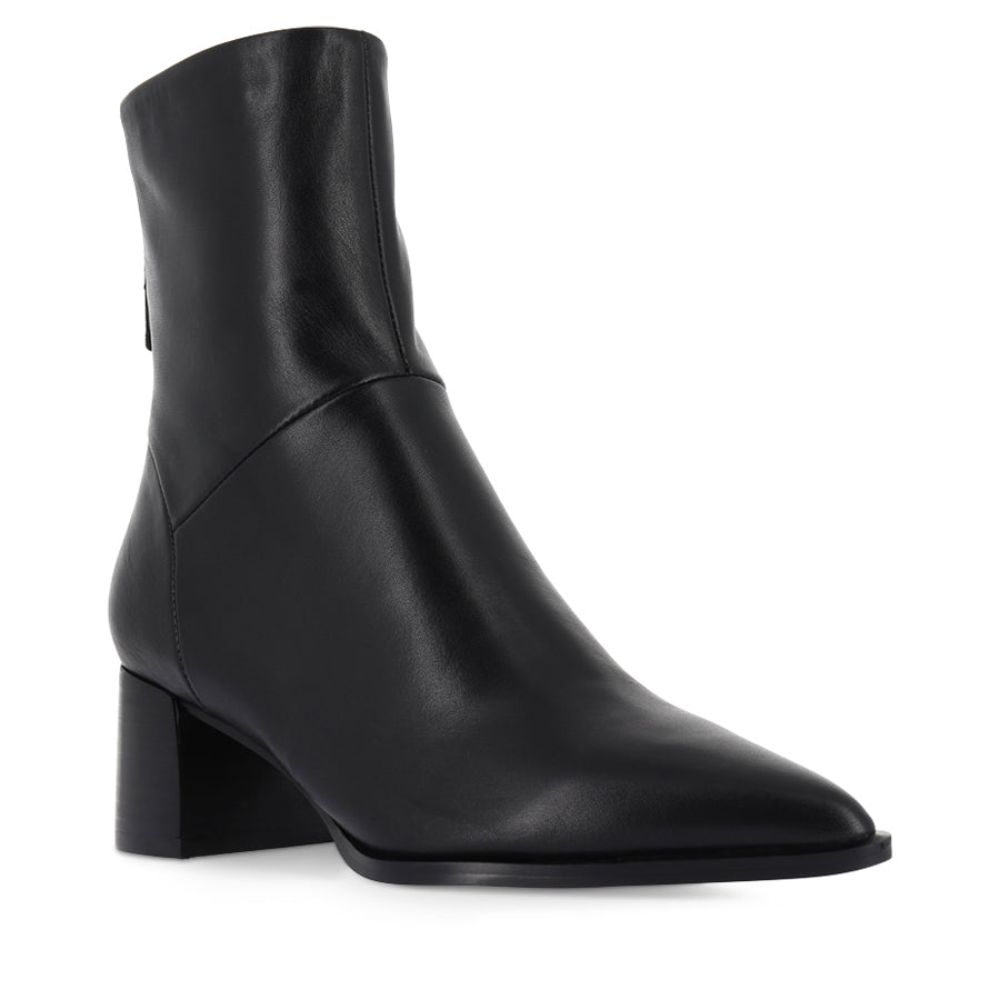 AUROA - BLACK LEATHER
