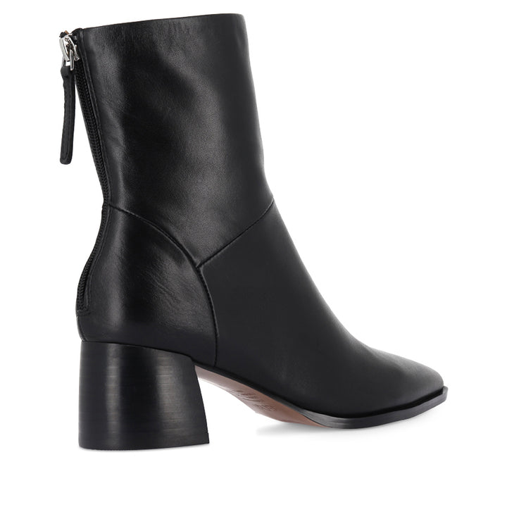 AUROA - BLACK LEATHER