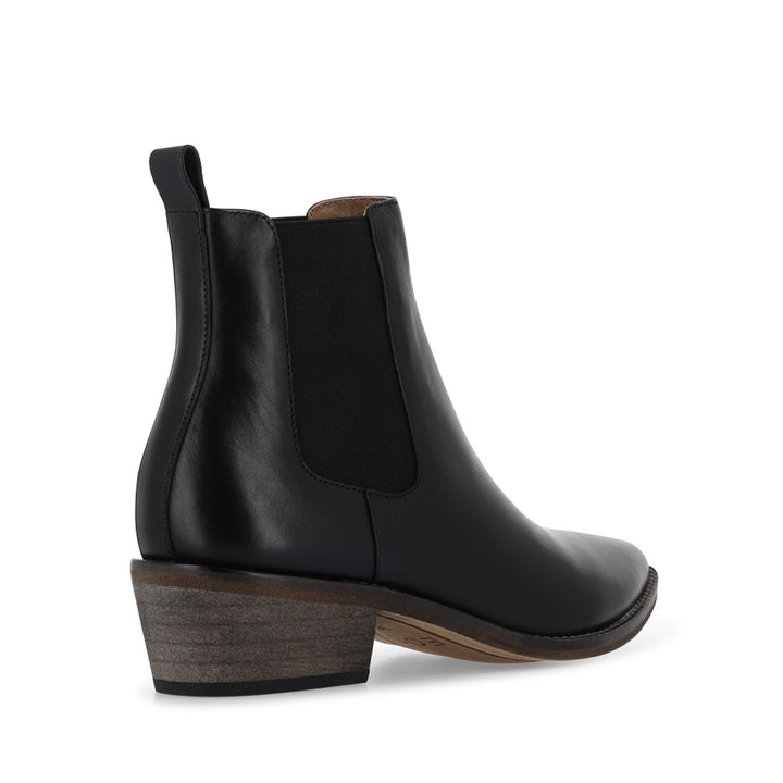 ZENAR - BLACK LEATHER