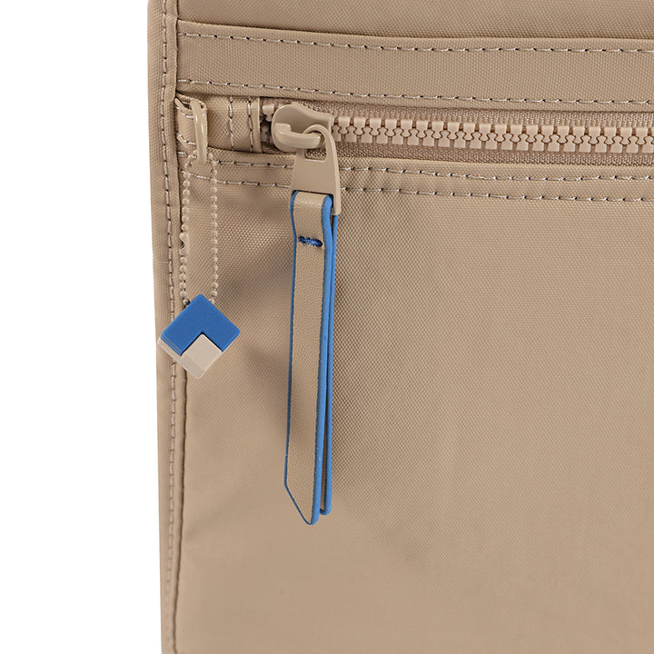 LEONCE CROSSBODY RFID - CREASED SAFARI BEIGE