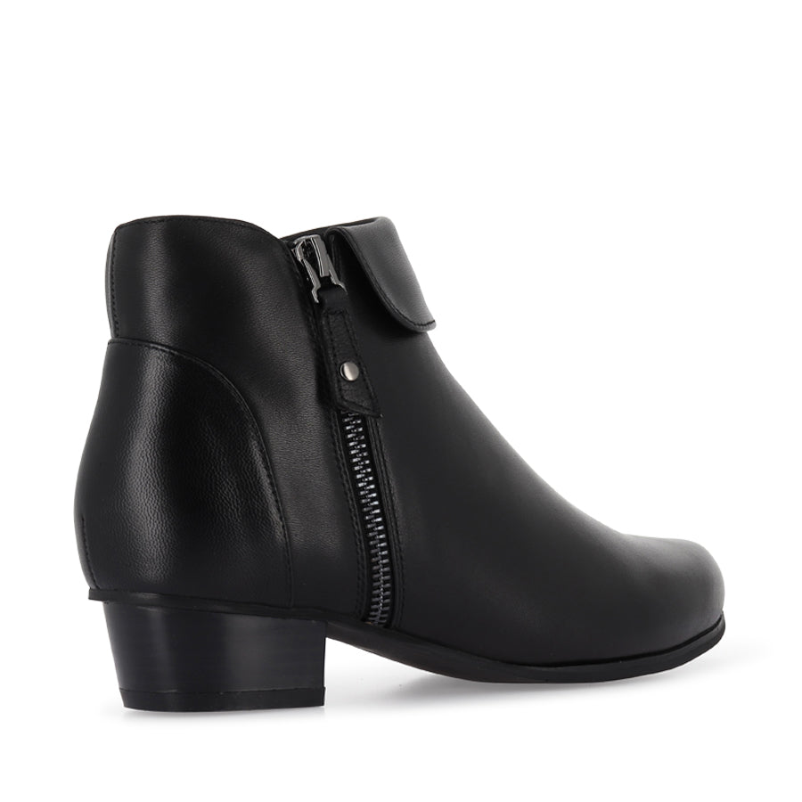 XANTHIPPE - BLACK LEATHER