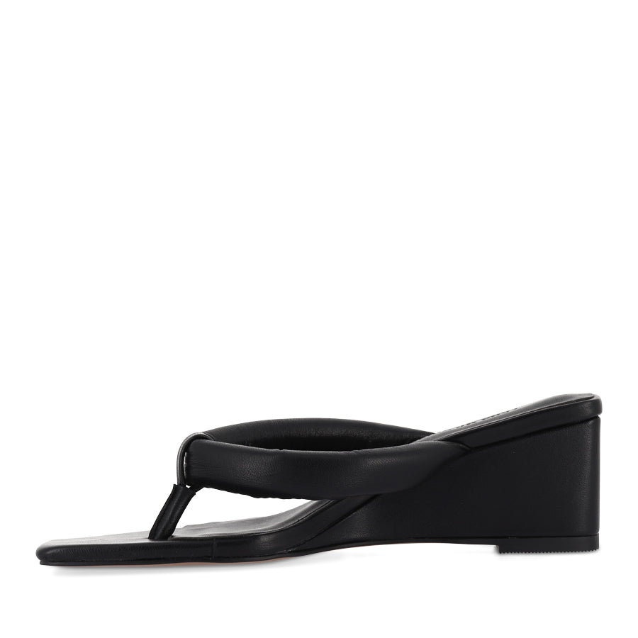 MANDY WEDGE - BLACK LEATHER