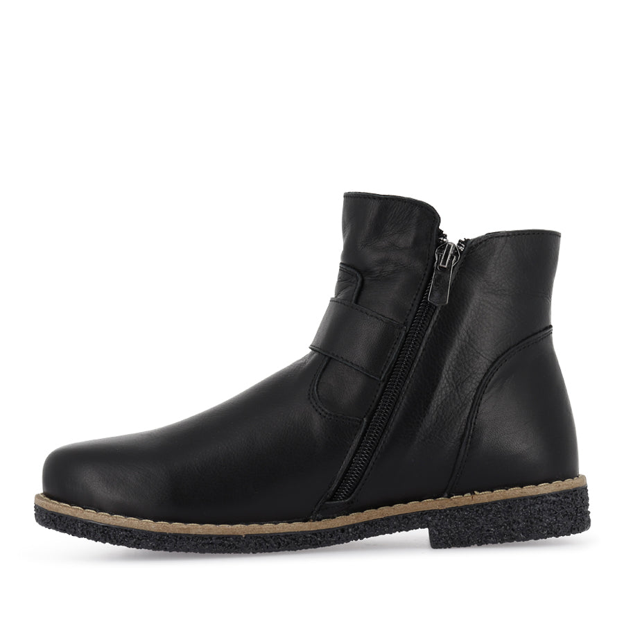 TADAKA - BLACK LEATHER