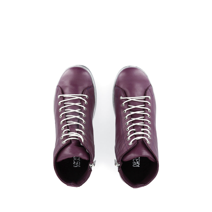 TYPO - PLUM LEATHER