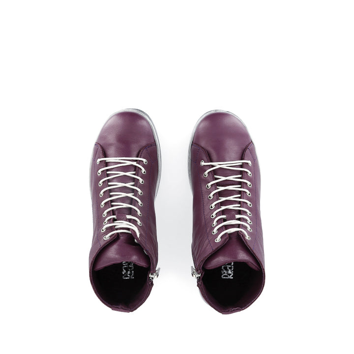TYPO - PLUM LEATHER