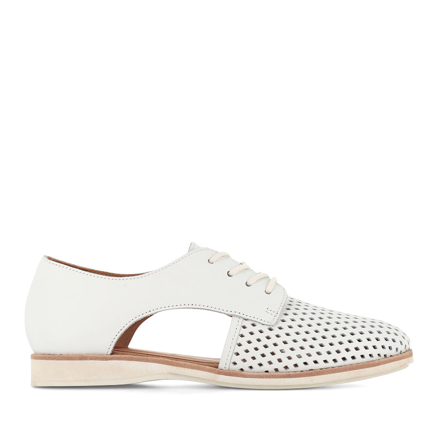 SIDECUT PUNCH - SPORTS WHITE LEATHER – Evans Shoes