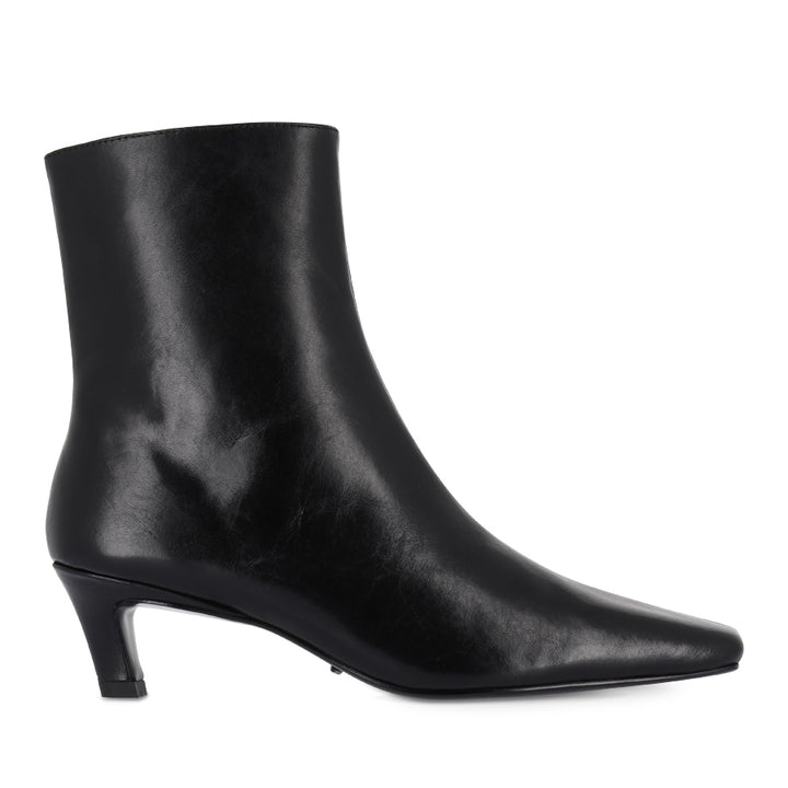 ESTELLE - BLACK VINTAGE