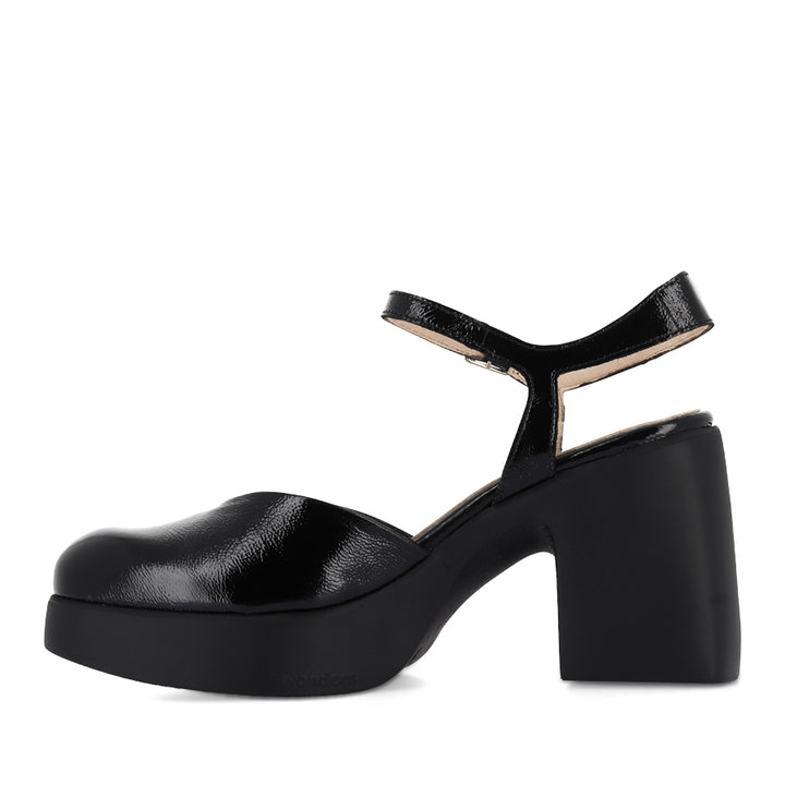 HATTIE H-4951 - BLACK PATENT LEATHER