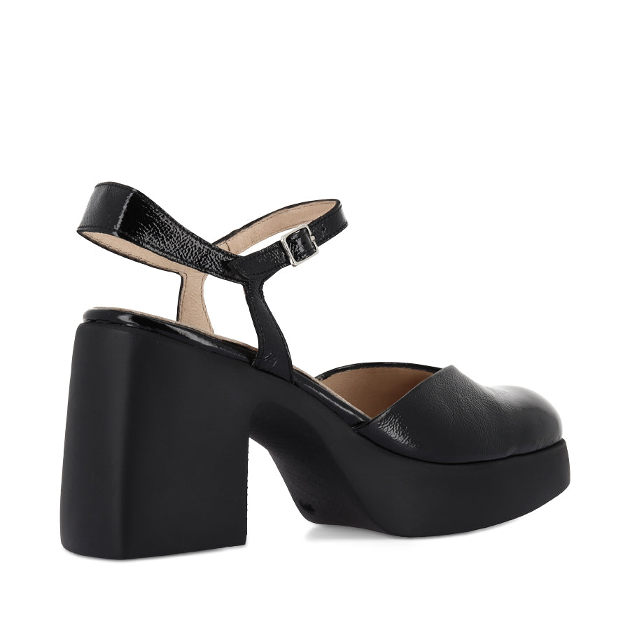 HATTIE H-4951 - BLACK PATENT LEATHER