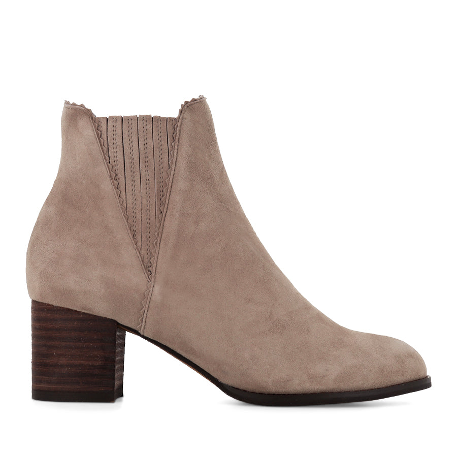 SANITY - TAUPE SUEDE