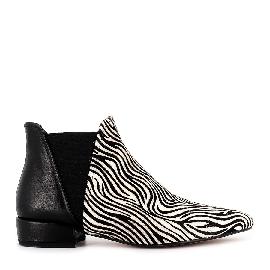 EVELYN - WHITE ZEBRA BLACK PONY
