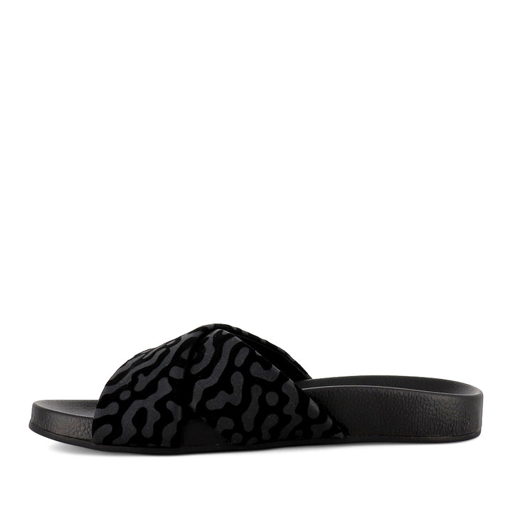 TIDE CROSS SLIDE - BLACK TERRAIN SUEDE